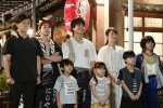 【写真】『＃家族募集します』重岡大毅、木村文乃らにじやの家族の集合カット