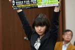 【写真】杉咲花バースデー記念！　『 99.9 THE MOVIE 』真剣な表情＆独特ポーズの新カット解禁