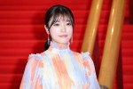 「第34回東京国際映画祭」レッドカーペットに出席した美山加恋