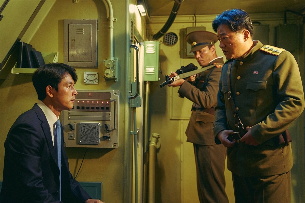 原子力潜水艦、爆破9秒前！『スティール・レイン』緊迫と迫真の予告編解禁