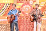 『歌ネタゴングSHOW 爆笑！ターンテーブル』に出演するお見送り芸人しんいち、神山智洋（ジャニーズWEST）