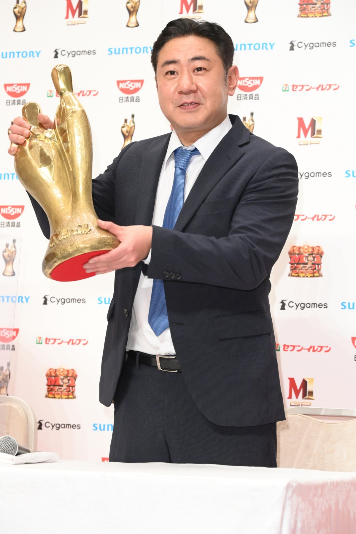 『M-1』優勝の錦鯉・長谷川、号泣の理由を明かす「それは涙もあふれますよ」