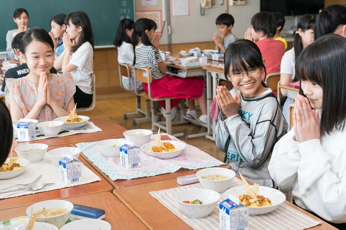 松田るかが子どもたちの成長を明るく見守る　『あしやのきゅうしょく』本予告映像解禁