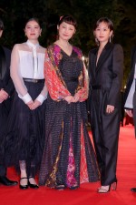 「第35回東京国際映画祭」オープニングレッドカーペットに登場した吉田美月喜、常盤貴子、前田敦子