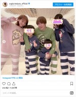 家族でおそろいパジャマ姿を披露した、杉浦太陽＆辻希美夫妻 ※「杉浦太陽」インスタグラム