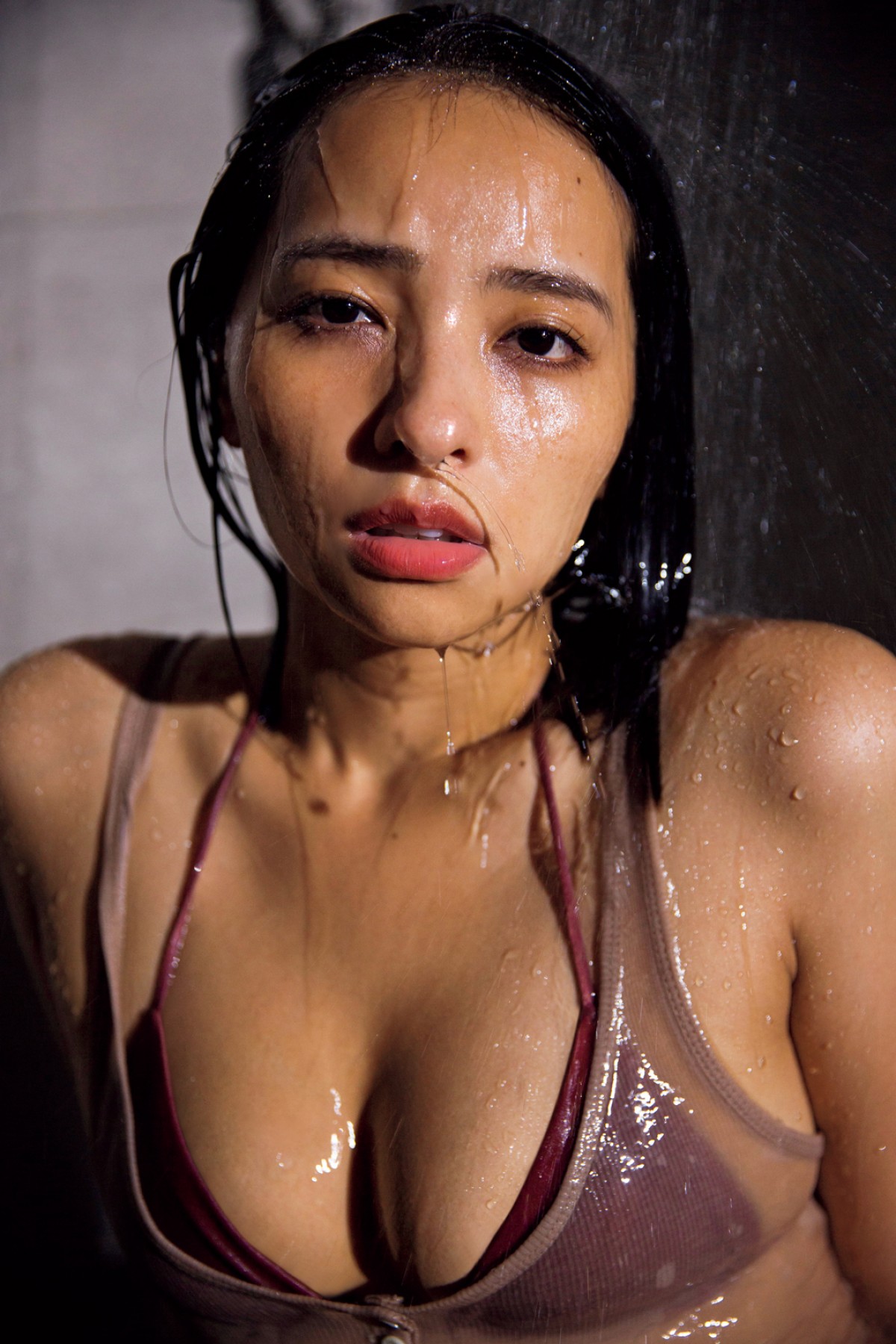 水崎綾女「体のボリューム感には気をつけました」10年ぶり写真集アザーカット独占公開