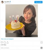 同僚らからの結婚祝福を報告する久慈暁子 ※「久慈暁子」インスタグラム