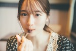 櫻坂46守屋麗奈1st写真集『笑顔のグー、チョキ、パー』より