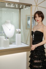 「Cartier Salon」プレス内覧会に来場した倉科カナ