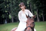 【写真】櫻坂46・菅井友香、卒業イメージの乗馬カット＆写真集ポストカード絵柄公開