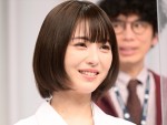 【写真】『ドクターホワイト』浜辺美波、もこもこ厚着ショットに反響「シュール」「可愛い」