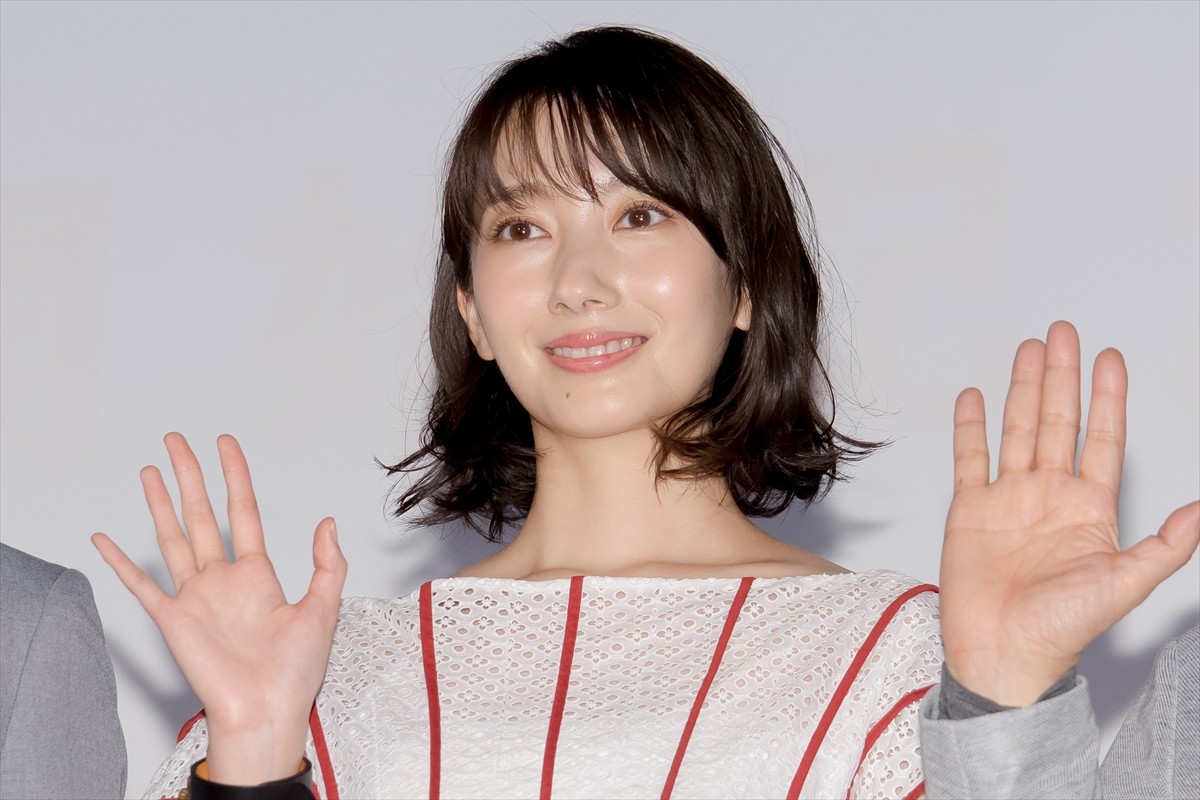 波瑠、恋愛で悩む女性へメッセージ「自分に自信を持てるような恋愛をしてほしい」