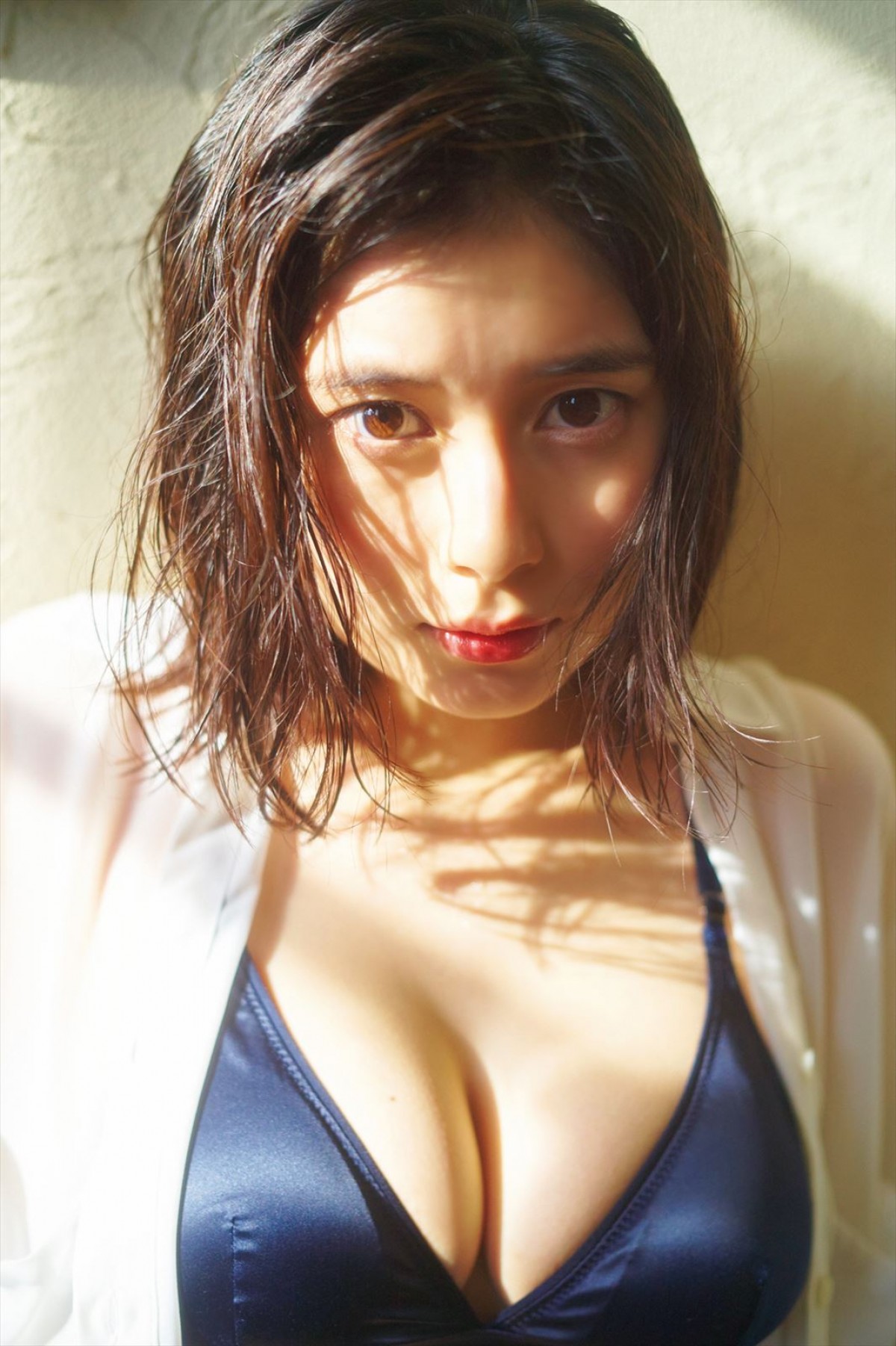 戦隊ヒロイン女優・大久保桜子、”大人の色気“魅せるビキニショット