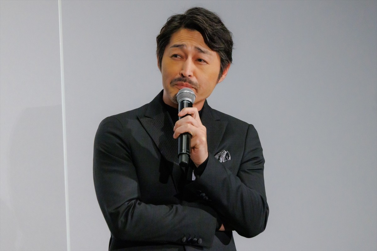 中島健人、共演犬の登場に笑顔弾ける　触れ合う両者に二宮和也「ずっと見てられる」