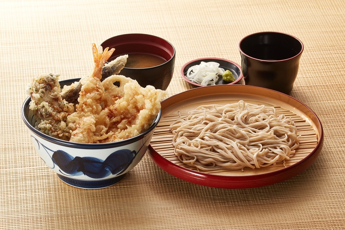 「天丼てんや」初の“トリオスター天丼”発売！