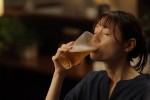 【写真】前作でも“良い飲みっぷり”披露した栗山千明