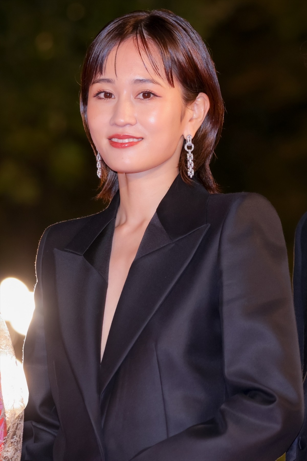 常盤貴子、オン眉ヘアを披露！　花柄ドレスでレッドカーペット彩る＜第35回東京国際映画祭＞