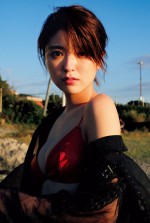 【写真】工藤美桜、真っ赤なビキニの水着姿を披露