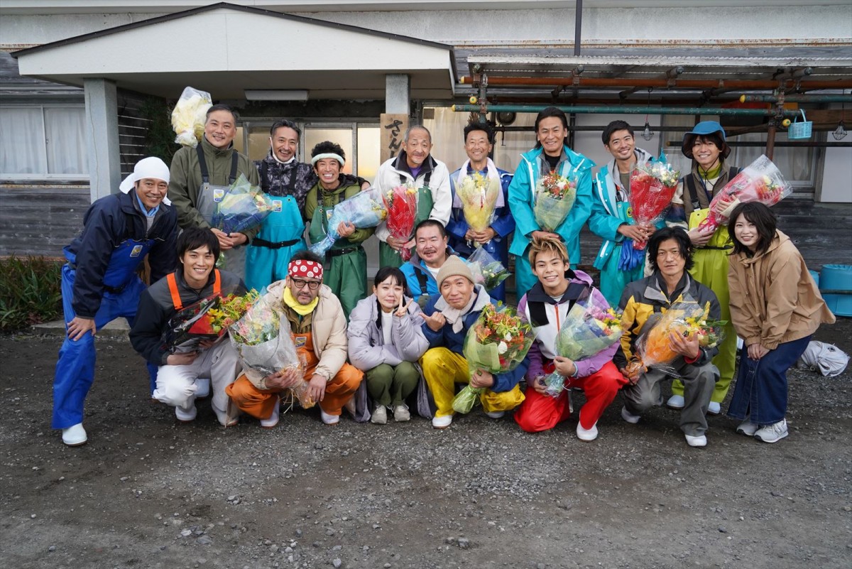 鈴木伸之、吹越満、梶原善らクランクアップ　『ファーストペンギン！』いよいよ明日最終回