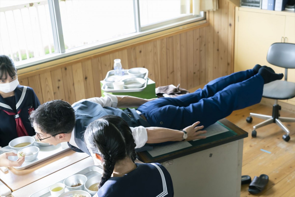 市原隼人、ファンが選んだ『おいしい給食』神回ベスト3を一緒に鑑賞　「恥ずかしすぎる」と照れ顔