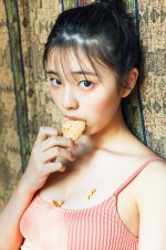 【写真】“17歳の新進女優”菊地姫奈、タンクトップの健康美　透明感あふれるグラビア