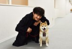 【写真】『ナンバMG5』話題の愛犬・松の声は津田健次郎！　初対面ショットも