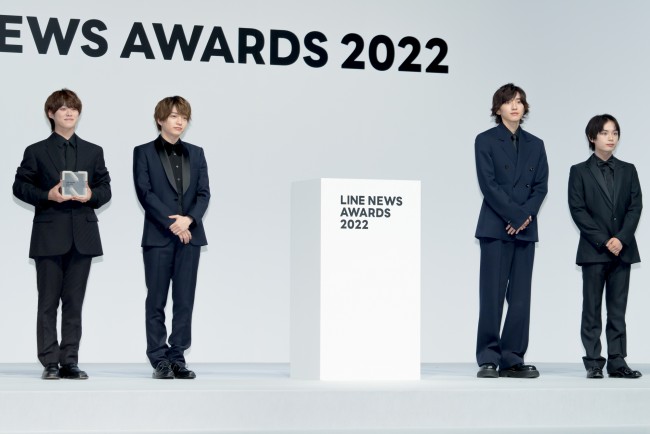 「LINE NEWS AWARDS 2022」に登壇したなにわ男子