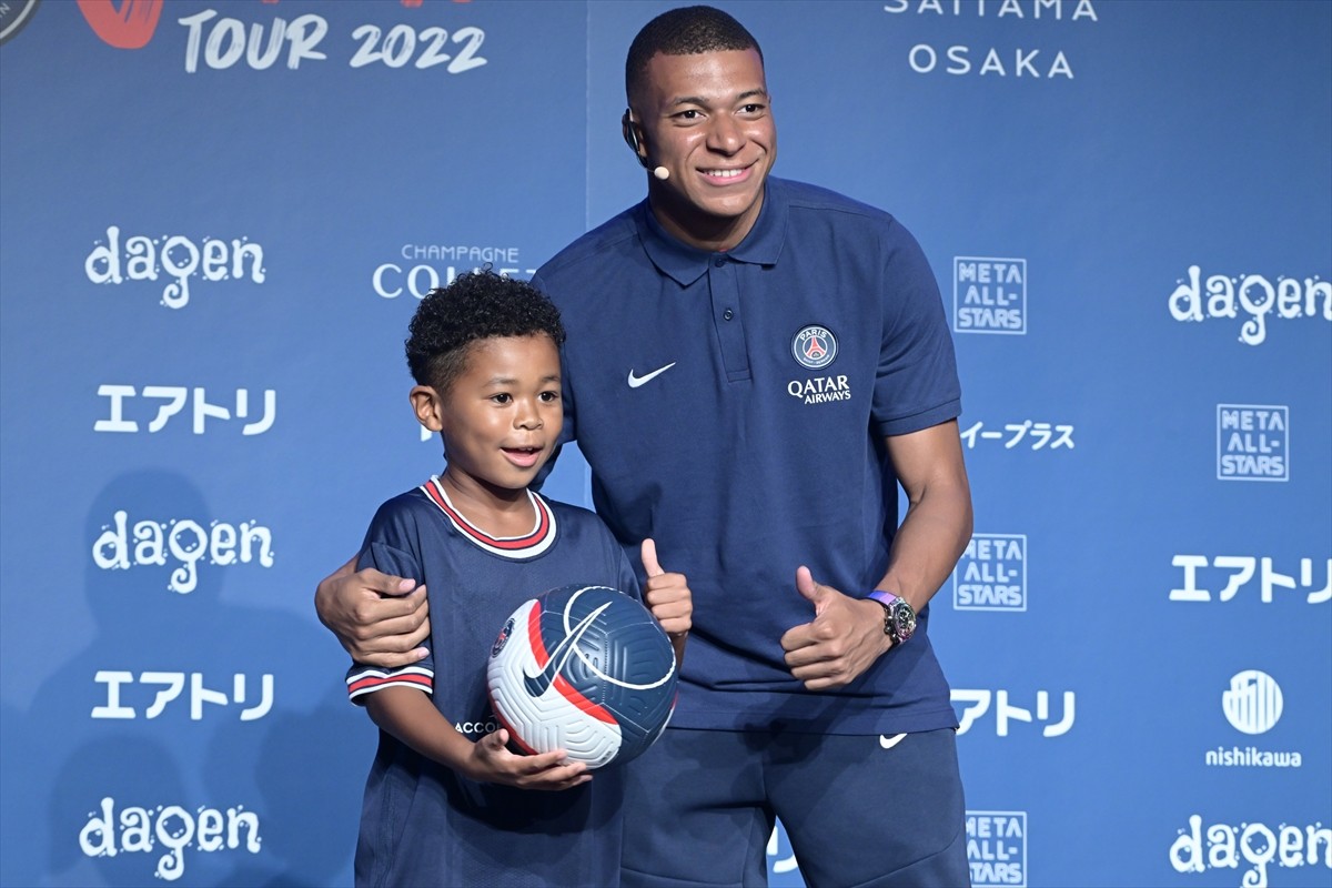 メッシ、ネイマール、エムバぺら“PSG”が来日！　日本サッカーの印象を語る