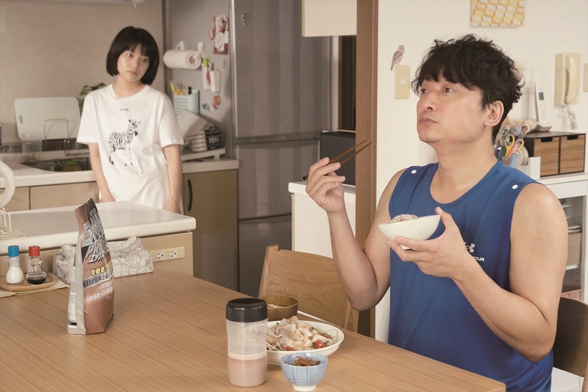 香取慎吾3年ぶりの主演作『犬も食わねどチャーリーは笑う』、実力派キャストの個性あふれる新カット解禁