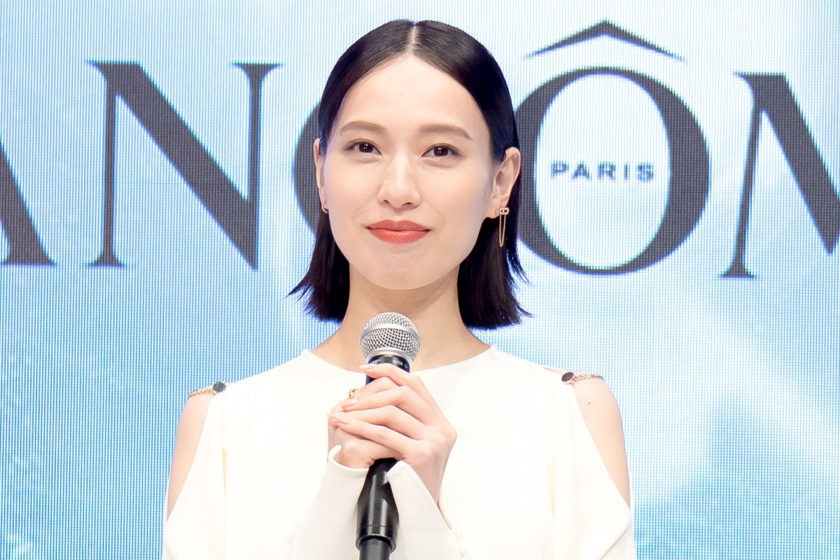 戸田恵梨香、白ドレスで登場　ポジティブに過ごす秘訣は「自分を信じてあげること」