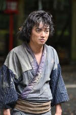 正月時代劇『いちげき』に出演する染谷将太