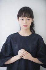 ドラマ『悪女のすべて』に出演する佐藤玲