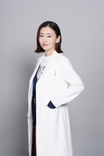 新土曜ドラマ『祈りのカルテ』に出演する松雪泰子