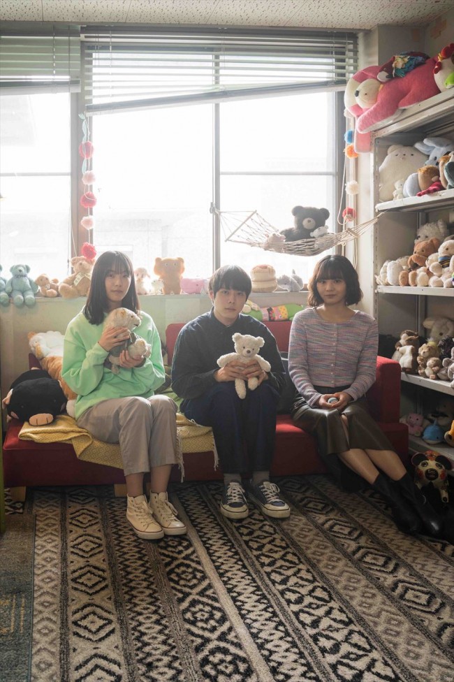 映画『ぬいぐるみとしゃべる人はやさしい』より（左から）駒井蓮、細田佳央太、新谷ゆづみ