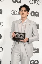 町田啓太、「GQ MEN OF THE YEAR 2022」フォトコールに登場