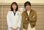 【写真】櫻井翔主演『大病院占拠』比嘉愛未との夫婦役2ショット