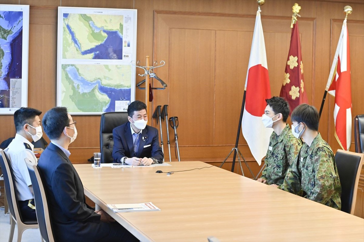 『テッパチ！』町田啓太＆佐野勇斗が防衛大臣へ表敬訪問