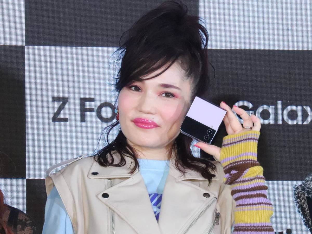 堀未央奈、スマホコーデでランウェイ！　理想の男性のコーディネートも明かす