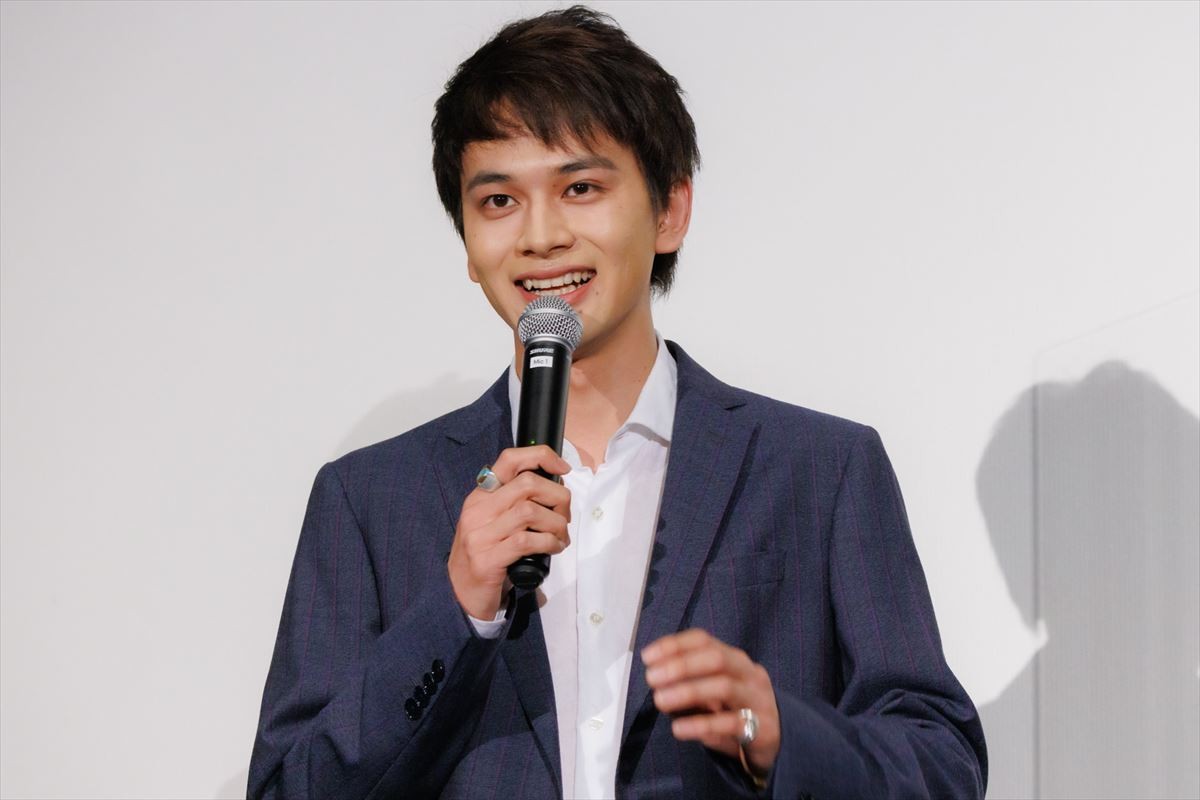 北村匠海、友情出演作イベントにサプライズ登場　約5分の出番に自虐「撮影期間も短く、登壇時間も短い」