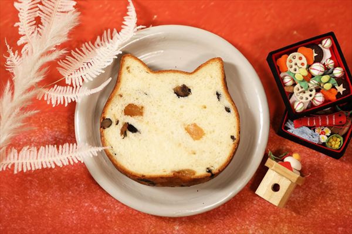 ねこねこ食パン「黒豆とわらび餅」発売へ！　これまでにない“もちもち”食感