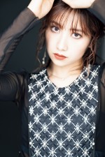 モーニング娘。’21佐藤優樹フォトブック『prism』（オデッセー出版）　撮影：根本好伸