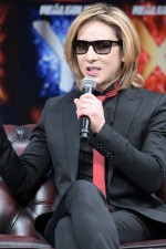 YOSHIKI、新製品「Real Gold X／Y」発表会に登場