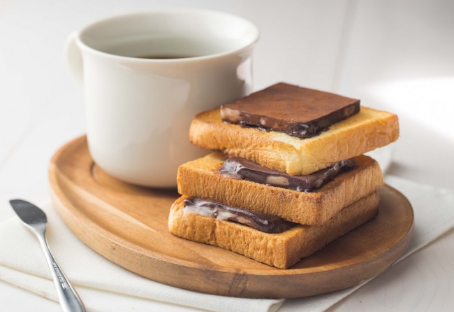 トーストにのせて完成する「生チョコバター」再登場！　パンと相性抜群の甘じょっぱい味わい