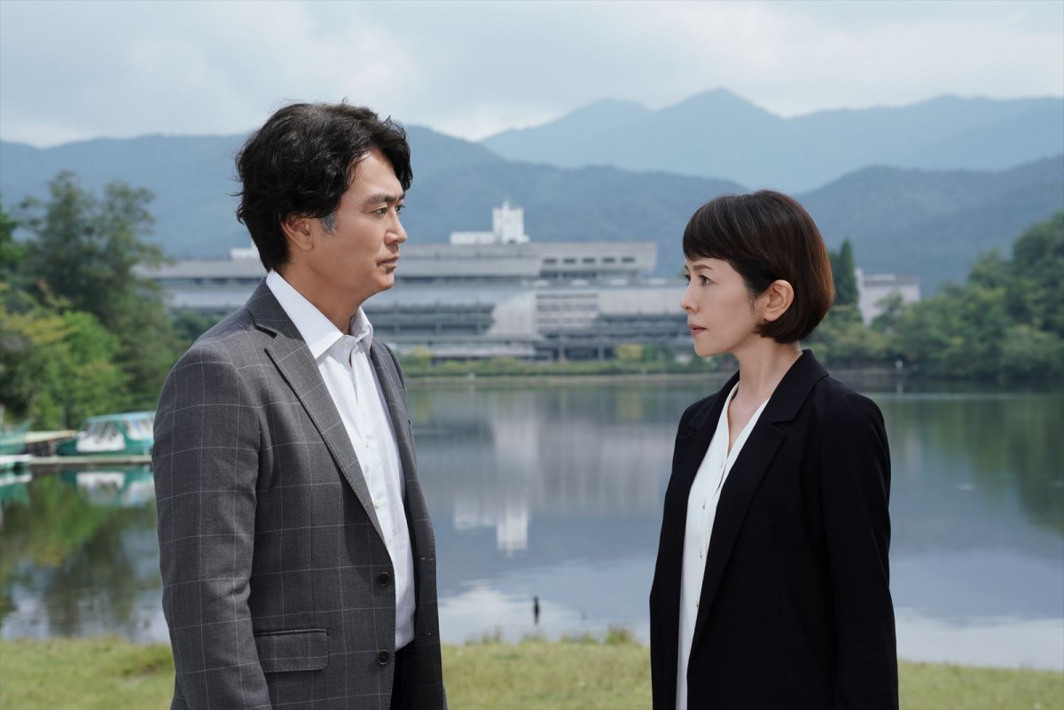 ドラマ『科捜研の女 2022』に出演する（左から）石黒賢、沢口靖子