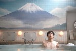 【写真】主演・生田斗真が湯舟につかる『湯道』場面写真