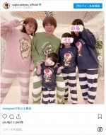 家族でおそろいパジャマ姿を披露した、杉浦太陽＆辻希美夫妻 ※「杉浦太陽」インスタグラム