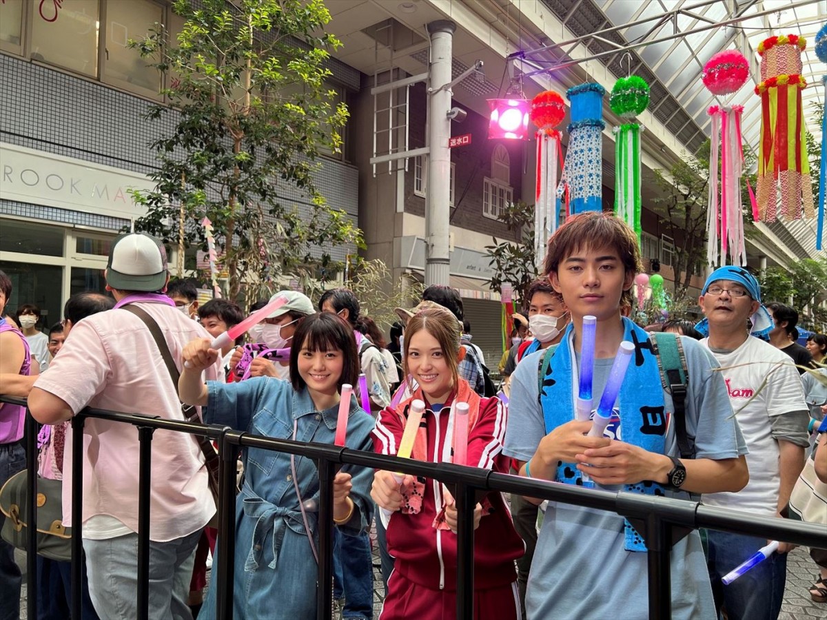 松村沙友理ら撮影現場で笑顔あふれる！　劇場版『推し武道』メイキング写真一挙解禁