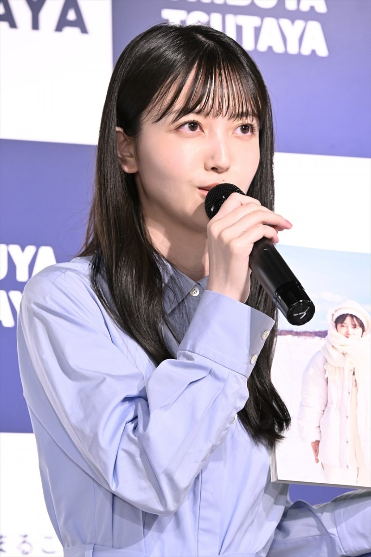 乃木坂46・久保史緒里、1st写真集発売に笑顔「宝物の一冊になった」