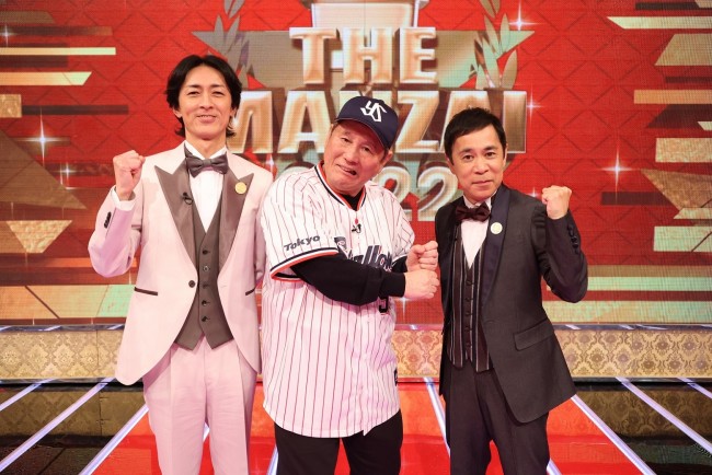 『アサヒビール スマドリ THE MANZAI 2023 マスターズ』MCを務める（左から）矢部浩之（ナインティナイン）、ビートたけし、岡村隆史（ナインティナイン）