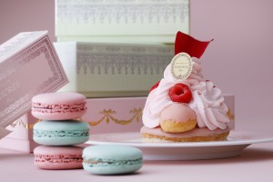 「ストロベリーアフタヌーンティー with LADURÉE　～マリー・アントワネットの世界～」20230125